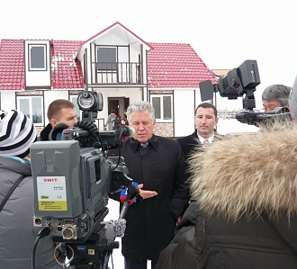 Декабрь 2011 года. Село Павловка Марксовского района Саратовской области. Открытие (сдача) коттеджного поселка губернатору области П.Л. Ипатову 